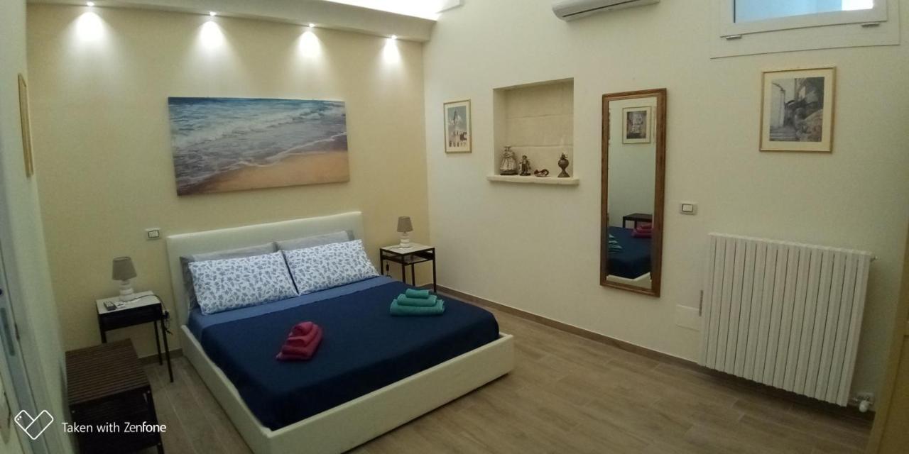 B&B Excelsior Lecce Bagian luar foto
